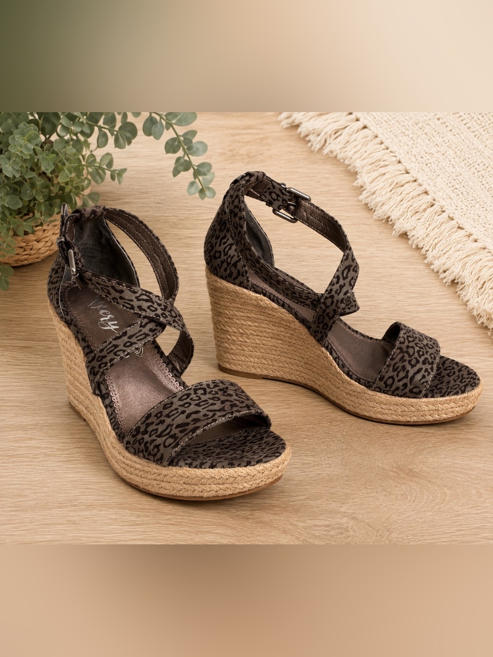 Very G Leopard Print Espadrille Wedge Sandals Size 8.5